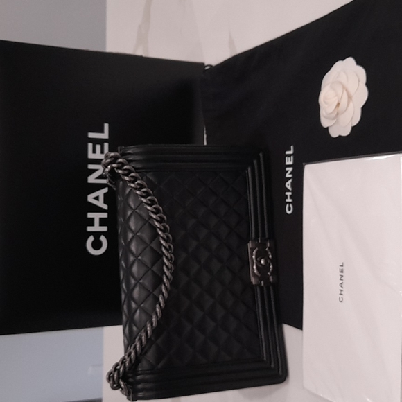 Authentic Chanel Boy Bag Crossbody in Black - Picture 14 of 15